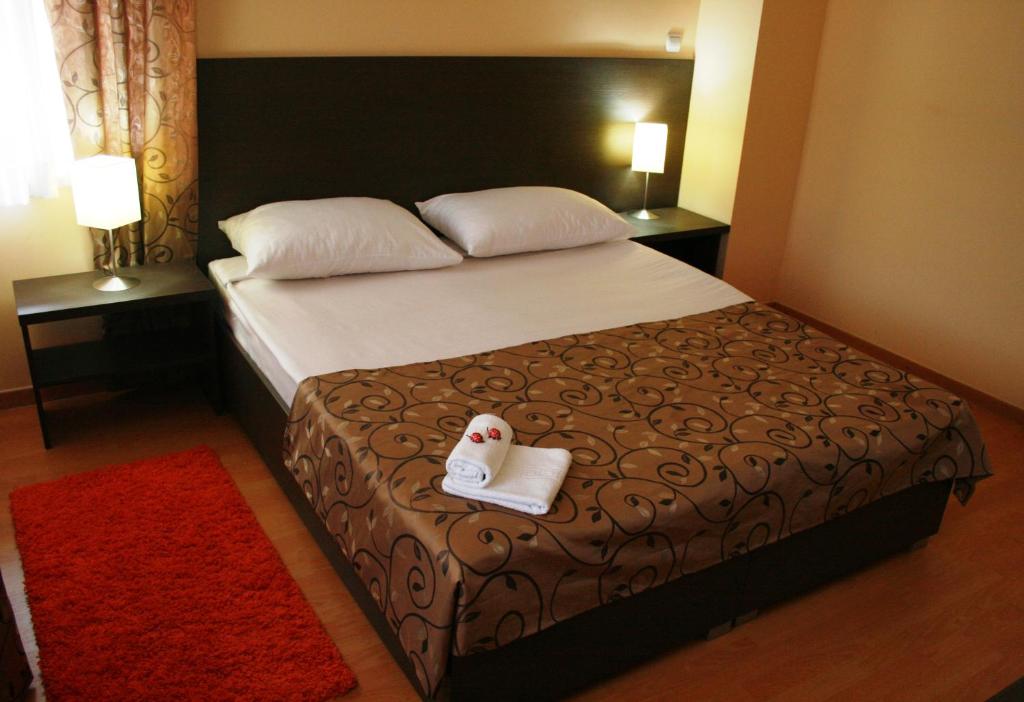 Postel nebo postele na pokoji v ubytování Hotel Divan