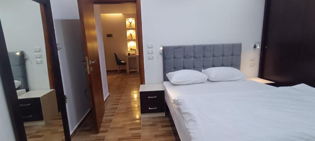 Postel nebo postele na pokoji v ubytování Sadam Luxury apartment