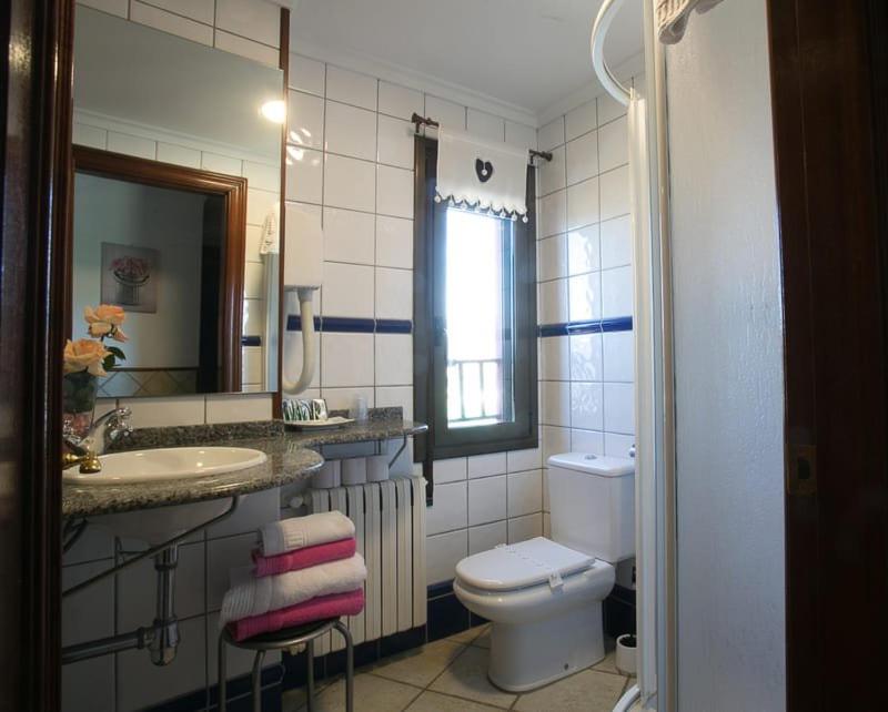 Koupelna v ubytování Estudios Casa Lola de Talarn