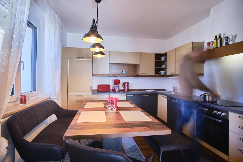 Η κουζίνα ή μικρή κουζίνα στο Appartements Das Charlie
