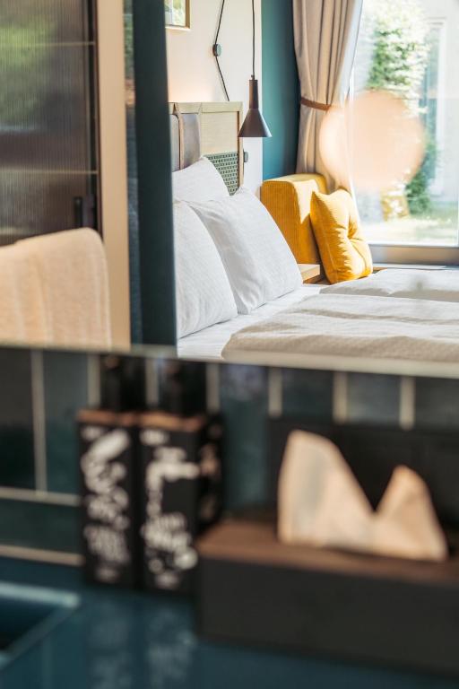 Postel nebo postele na pokoji v ubytování Hotel Schani UNO City