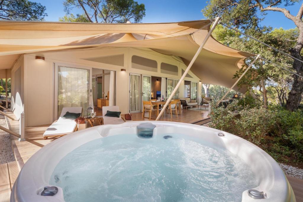Zahrada ubytování Arena One 99 Glamping
