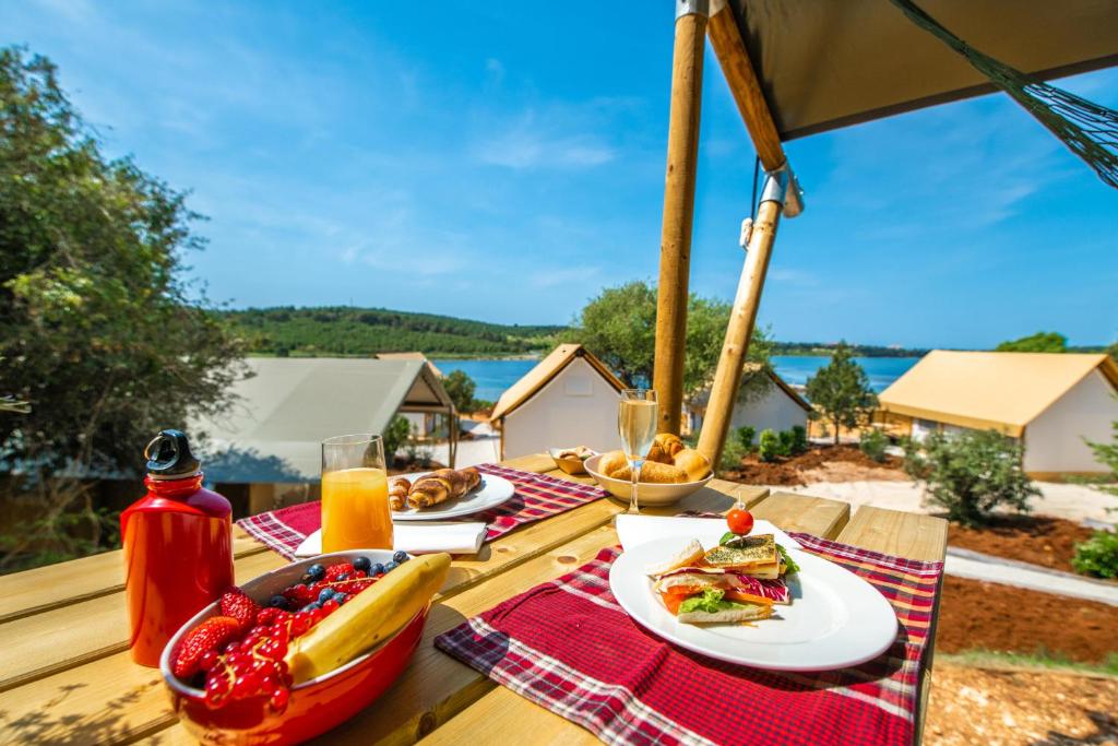 Arena One 99 Glamping - 8