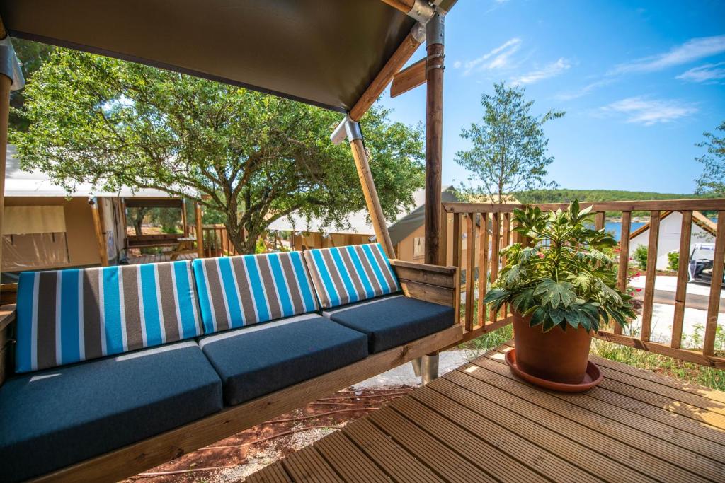 Arena One 99 Glamping - 9