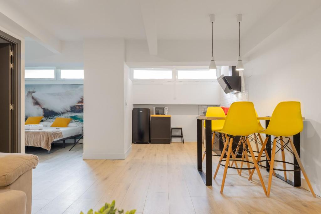 Kuchyňa alebo kuchynka v ubytovaní Egona -Apartamentos Itxaropena Zarautz