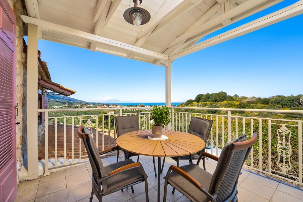 A balcony or terrace at Mirabilia Loft - Amazing Views and Steps from Banana Beach