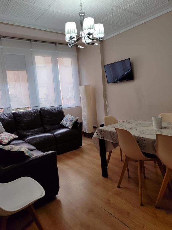 TV a/nebo společenská místnost v ubytování Serendipia Apartamentos 1