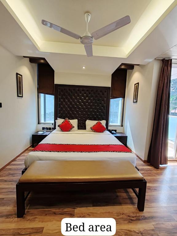 Postel nebo postele na pokoji v ubytování Divan Clarks Inn Goa
