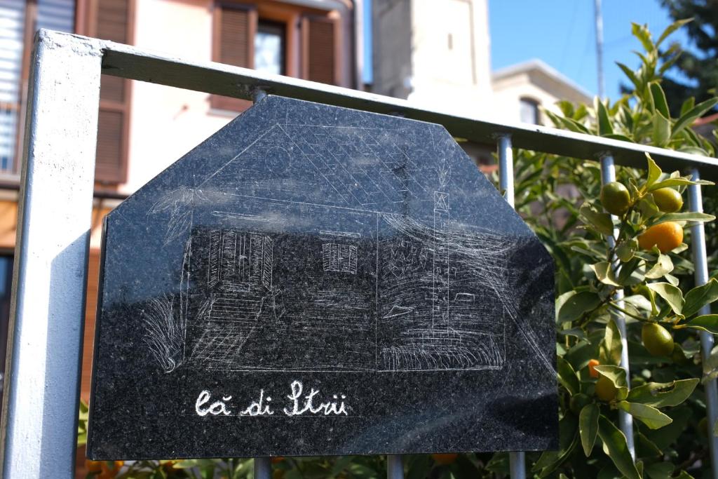 a sign that says las athens on a fence at Cà di Strii in Cernobbio
