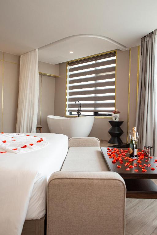 Giường trong phòng chung tại PĀMA Boutique Hotel & Bistro