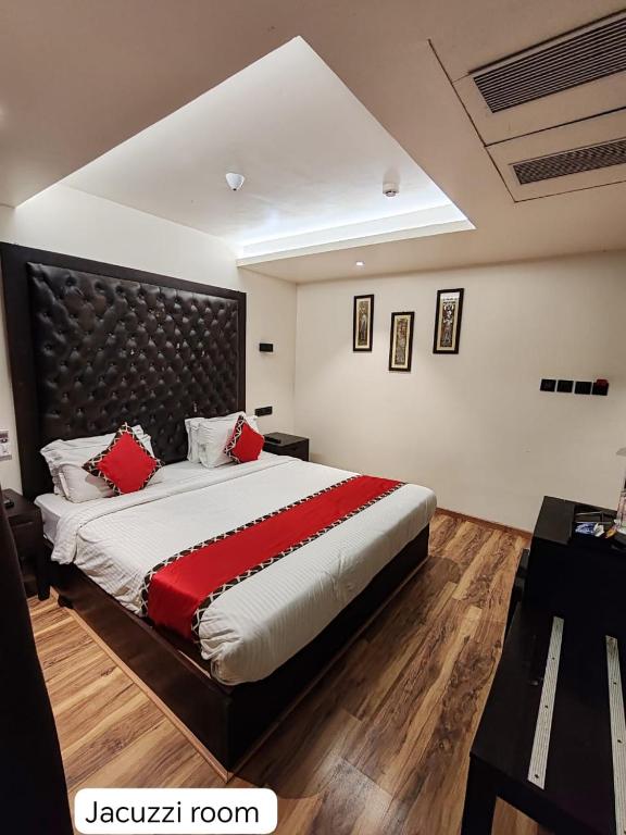 Postel nebo postele na pokoji v ubytování Divan Clarks Inn Goa