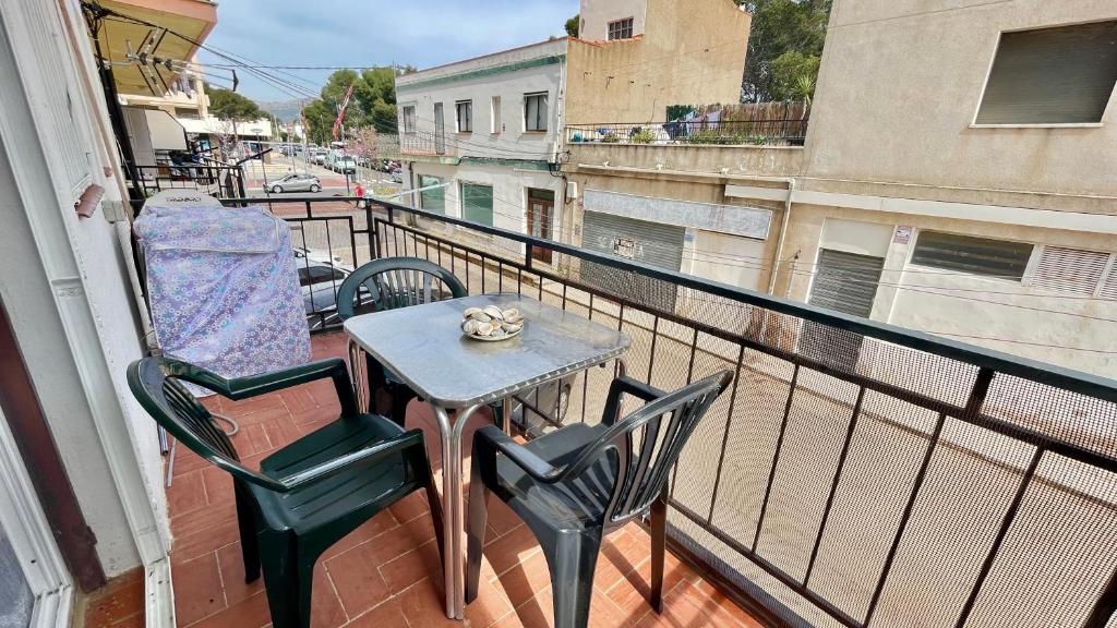 a balcony with two chairs and a table on a balcony at MEDDAYS APARTAMENTO MONTEMAR in Miami Platja