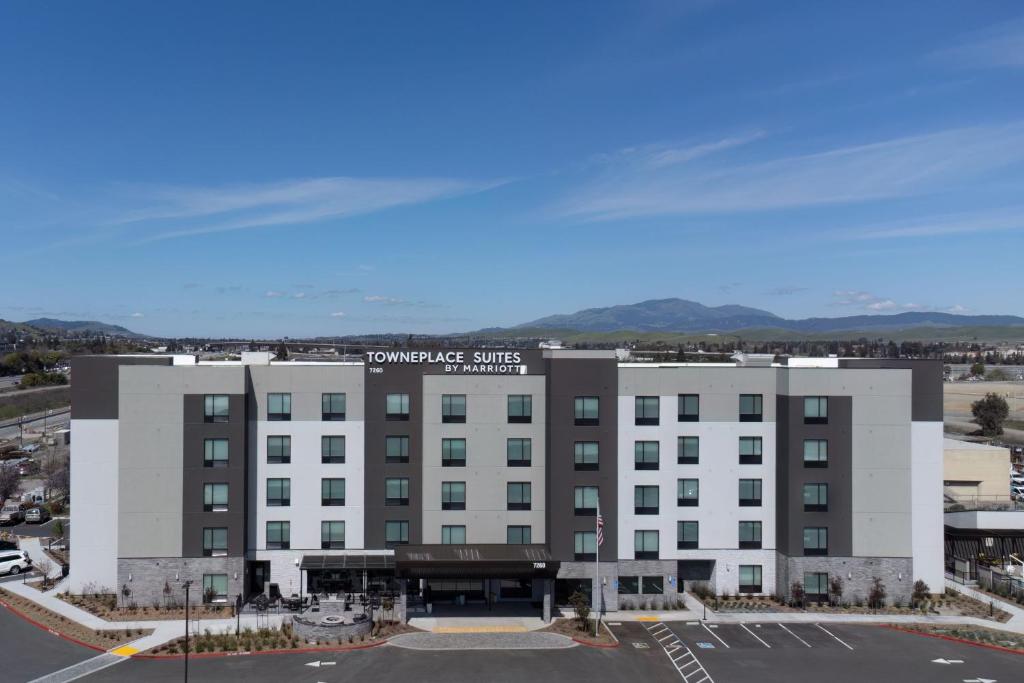 an aerial view of a hotel with a parking lot at TownePlace Suites by Marriott Pleasanton in Pleasanton