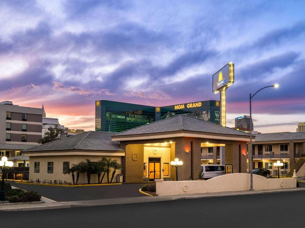 رزرو هتل، Days Inn توسط Wyndham Las Vegas Airport Near the Strip | 09197245267