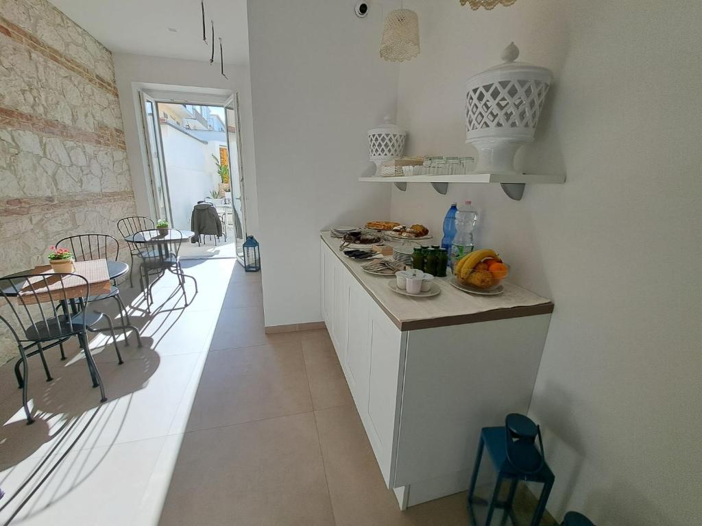 Kuchyň nebo kuchyňský kout v ubytování Le Dune Luxury Rooms
