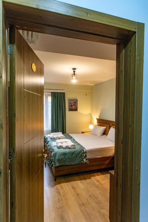 Postel nebo postele na pokoji v ubytování Lileo Kutaisi - Hotel&Winery