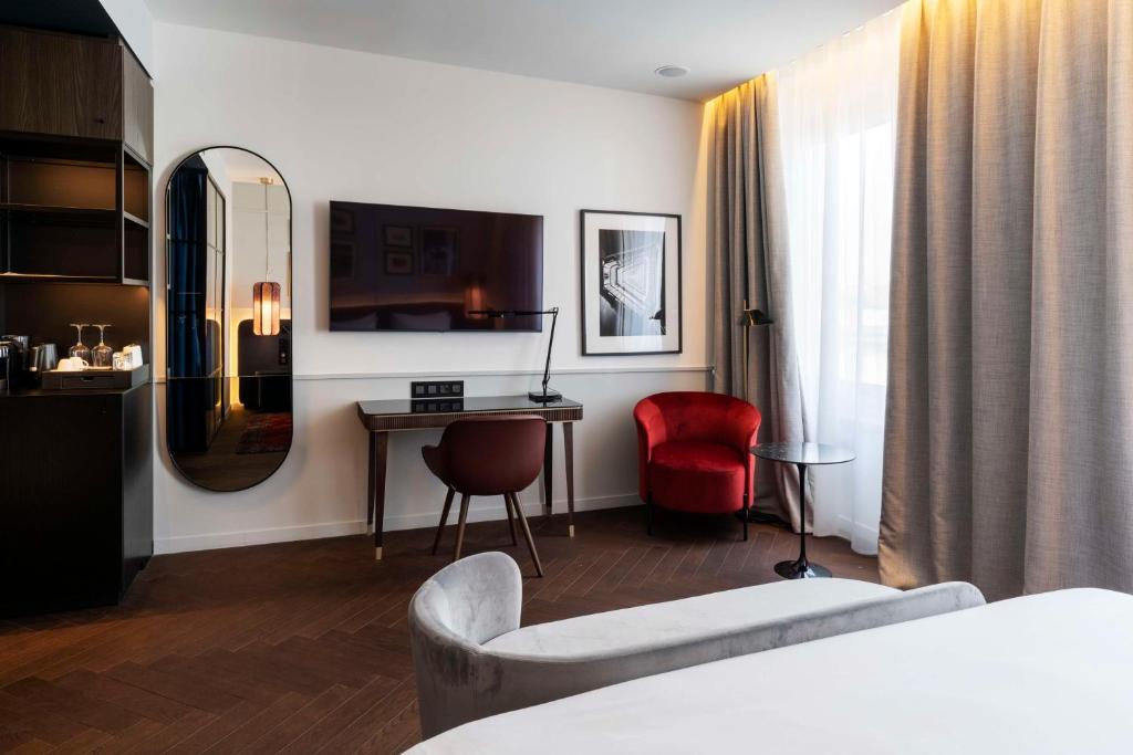 Radisson Collection Hotel, Santa Sofia Milan - Resim 18