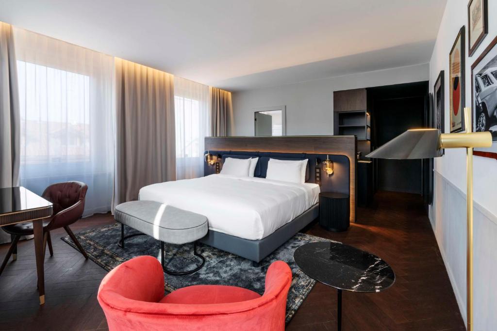 Postel nebo postele na pokoji v ubytování Radisson Collection Hotel, Santa Sofia Milan