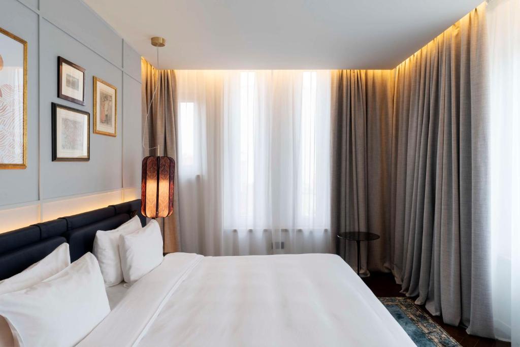 Radisson Collection Hotel, Santa Sofia Milan - Resim 26
