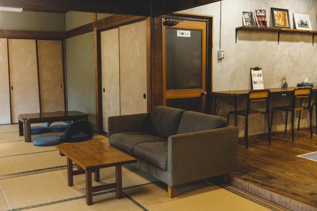 Istumisnurk majutusasutuses Masukichi -hostel,cafe,souvenir,guide-