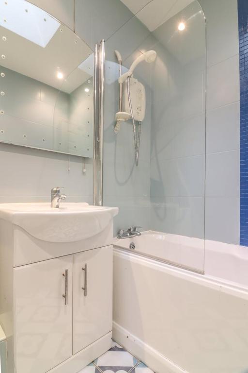 Koupelna v ubytování GuestReady - Coastal Charm near Sandymount Beach