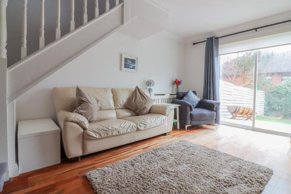 Posezení v ubytování GuestReady - Coastal Charm near Sandymount Beach