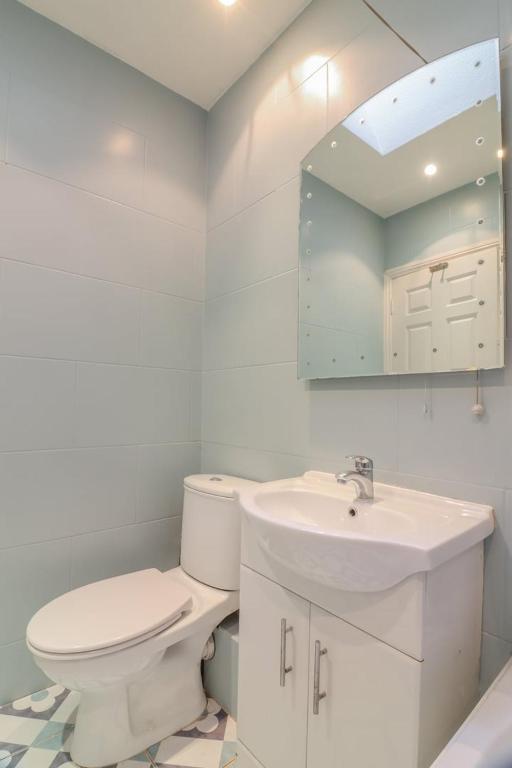 Koupelna v ubytování GuestReady - Coastal Charm near Sandymount Beach