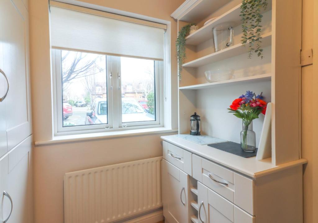 Kuchyň nebo kuchyňský kout v ubytování GuestReady - Coastal Charm near Sandymount Beach