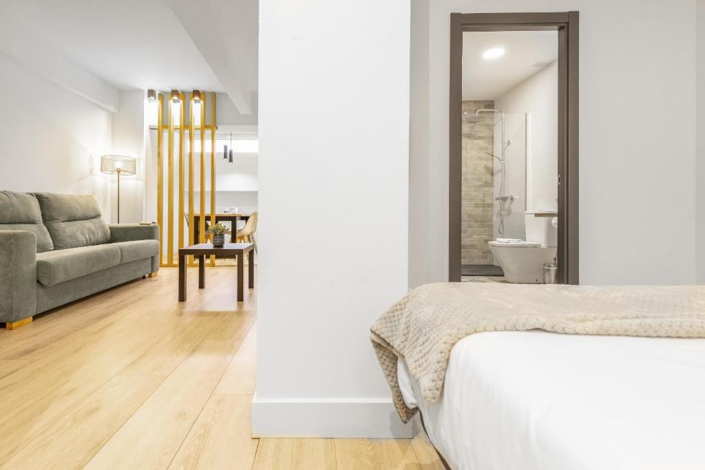 Posteľ alebo postele v izbe v ubytovaní Egona -Apartamentos Itxaropena Zarautz