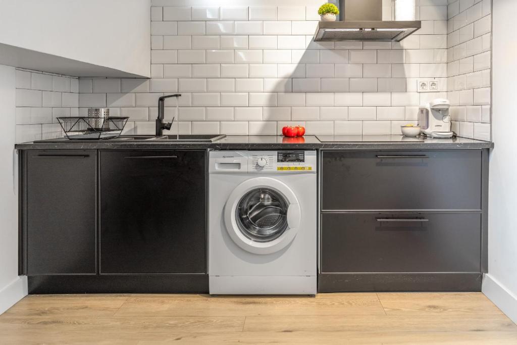 Kuchyňa alebo kuchynka v ubytovaní Egona -Apartamentos Itxaropena Zarautz