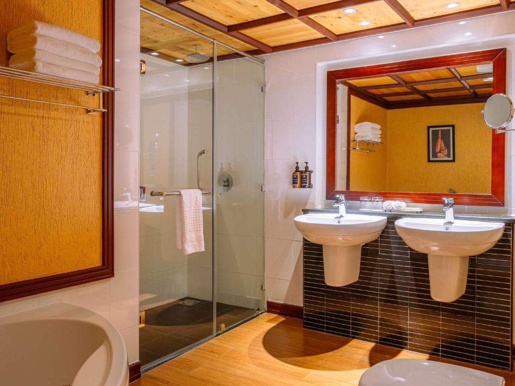 Koupelna v ubytování Mövenpick Hotel & Residences Nairobi