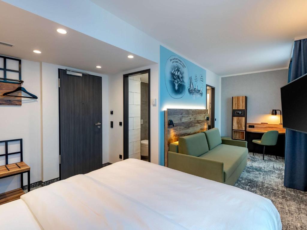 Ein Bett oder Betten in einem Zimmer der Unterkunft ibis Styles Hamburg Barmbek