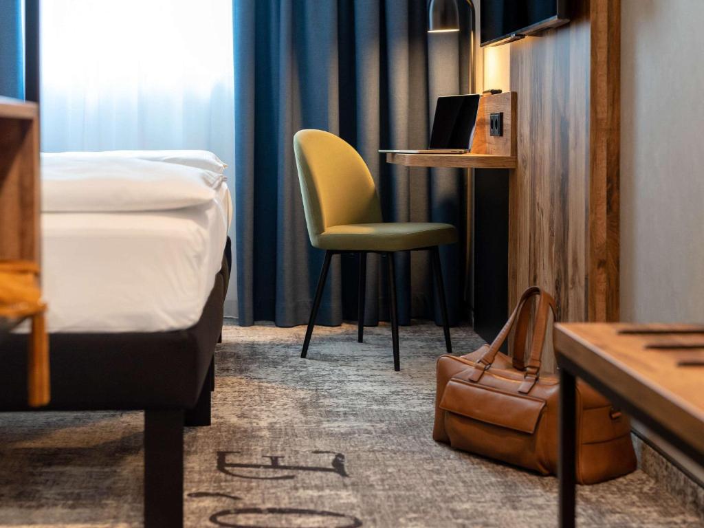 Ein Bett oder Betten in einem Zimmer der Unterkunft ibis Styles Hamburg Barmbek