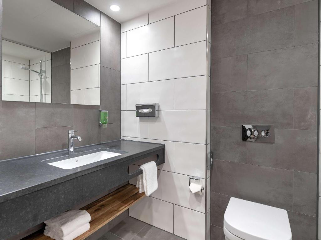 Ein Badezimmer in der Unterkunft ibis Styles Hamburg Barmbek