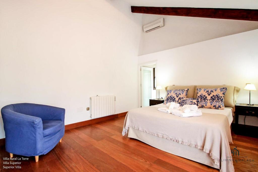 Postel nebo postele na pokoji v ubytování Living4Malaga Villas Rurales Grazalema