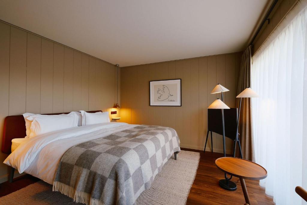 a bedroom with a large bed and a table at Laceby Manor - Spa & Golf Resort in Laceby