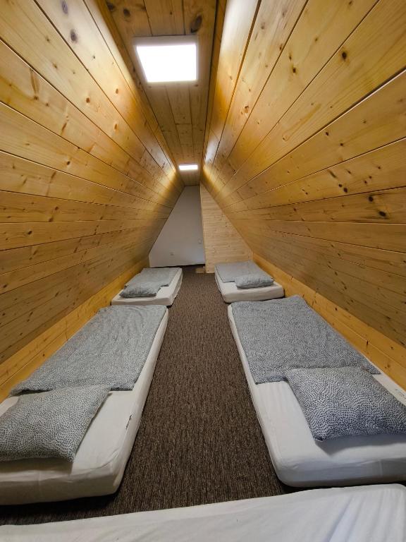 Postel nebo postele na pokoji v ubytování Ubytování Slezská Harta