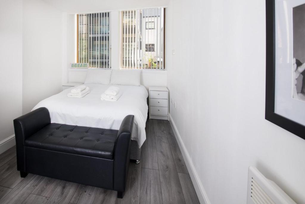 Katil atau katil-katil dalam bilik di GuestReady - Monochromatic Retreat