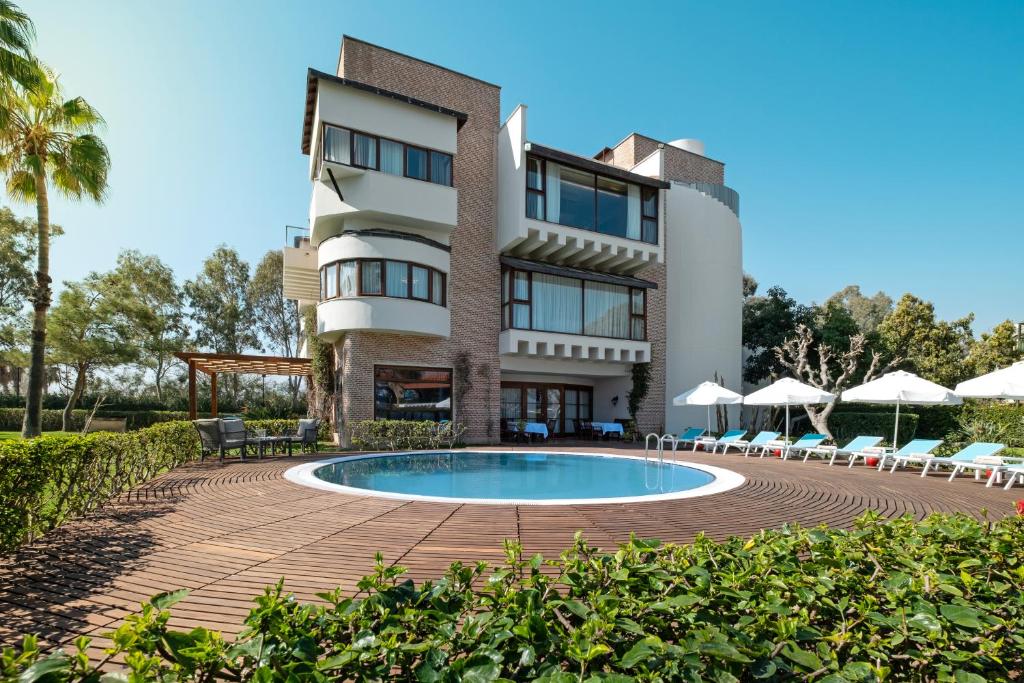 Bazén v ubytování Limak Limra Hotel & Resort Kemer - Kids Concept nebo v jeho okolí