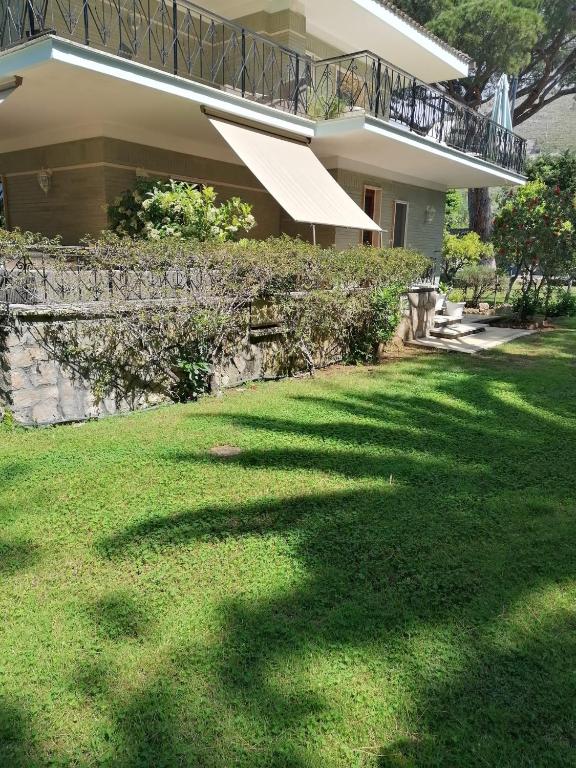 a house with a green lawn in front of it at Villa Luisa B&B in Sperlonga