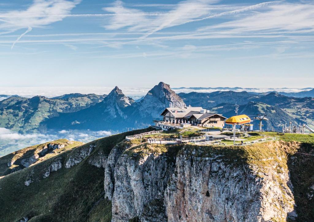 a house on the edge of a mountain at Gipfelrestaurant Fronalpstock in Stoos