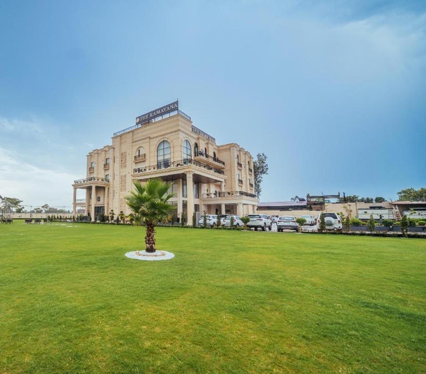 Zahrada ubytování The Ramayana Hotel, Ayodhya