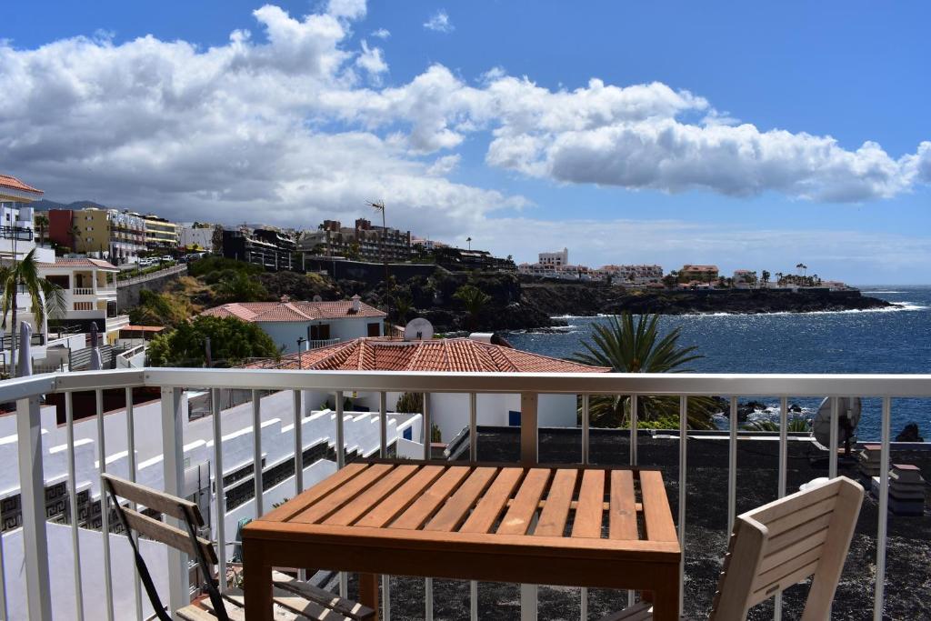 Fotografia z galérie ubytovania Dúplex con piscina junto al mar v destinácii Puerto de Santiago