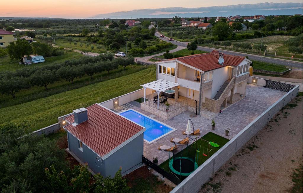 Basen w obiekcie Stunning Home In Gorica With Jacuzzi lub w pobliżu