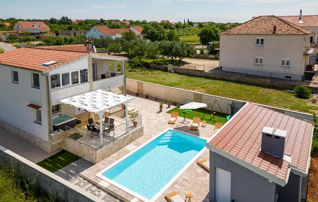 Basen w obiekcie Stunning Home In Gorica With Jacuzzi lub w pobliżu