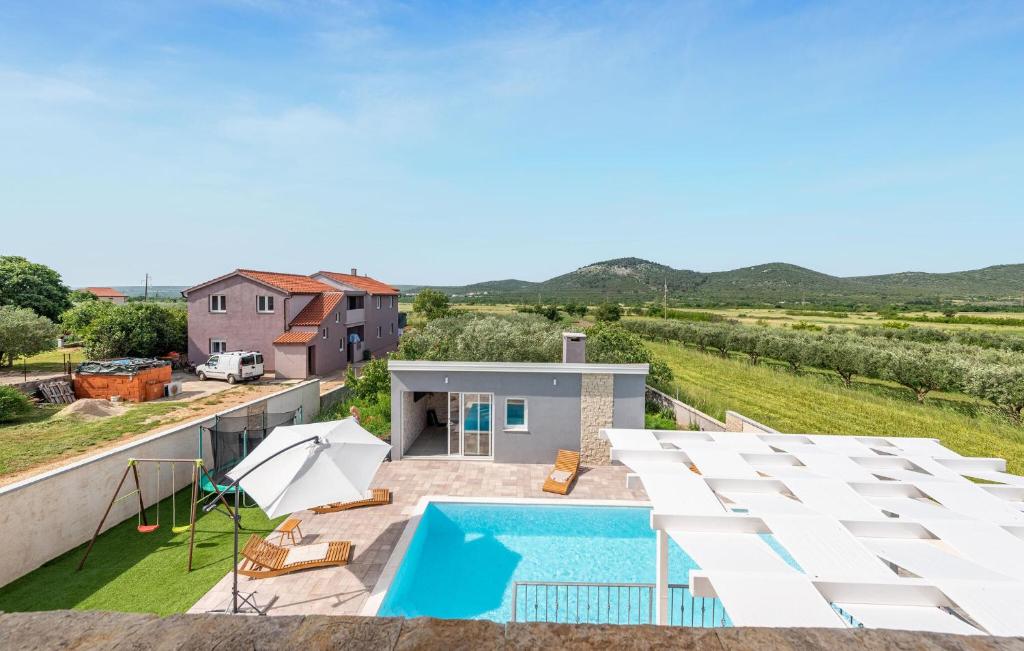 Basen w obiekcie Stunning Home In Gorica With Jacuzzi lub w pobliżu