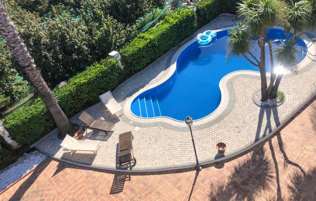 an overhead view of a swimming pool with palm trees at Gorgeous Home In Giffoni Sei Casali With Outdoor Swimming Pool in Giffoni Sei Casali