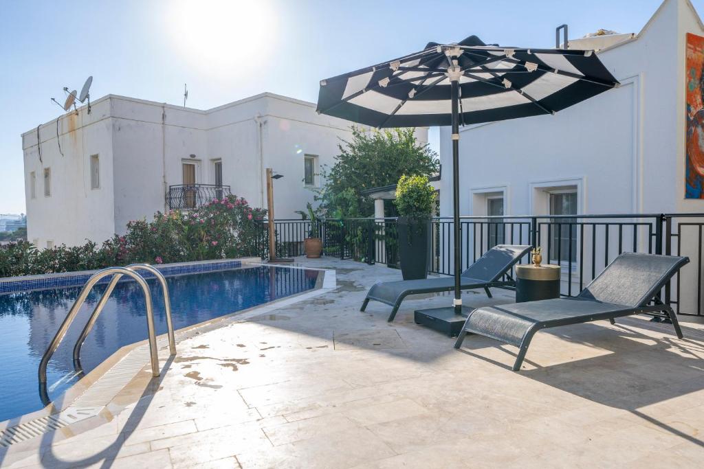 Bazén v ubytování Noa Suite Hotel Only Adult nebo v jeho okolí