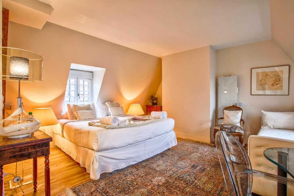 a bedroom with two beds and a sink in it at Le Grand Galop - Duplex in Deauville