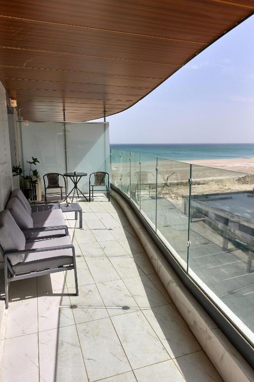 a balcony with benches and a view of the beach at Casa Del Mar 2 Mamaia Nord in Mamaia